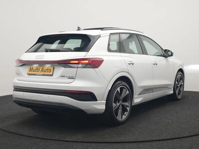 Audi Q4 e-tron 45 Quattro S edition 77 kWh 265pk Dealer O.H. | Panodak  | 20"L.M. | Sportstoelen Ver...
