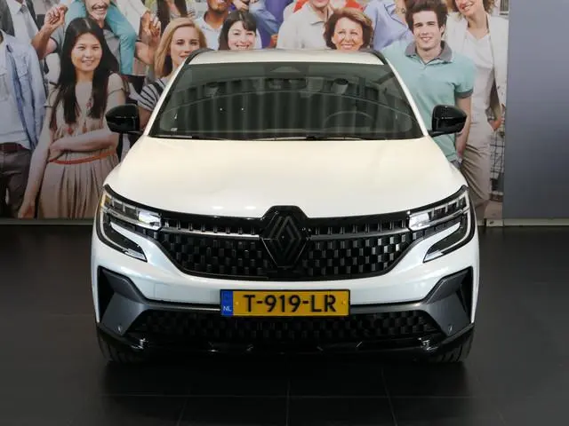 Renault Austral 1.2 E-Tech full hybrid 200 iconic esprit Alpine - Occasion Lease vanaf €799 p/m - *D...