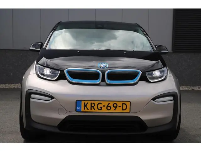 BMW i3 Executive 120Ah 42 kWh/*Lodge*/Sunroof/Adaptive/Kaschmir Silver/Camera/W-pomp/3-fase/20"