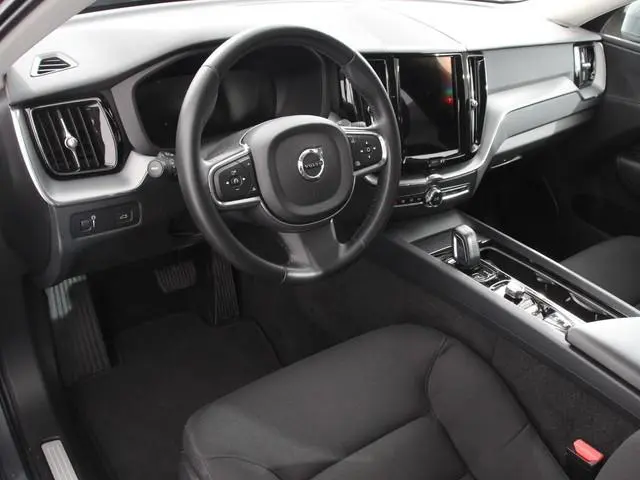 Volvo XC60 2.0 B4 Automaat Momentum Apple Carplay / Android Auto Adaptive Cruise Control Camera Lane...