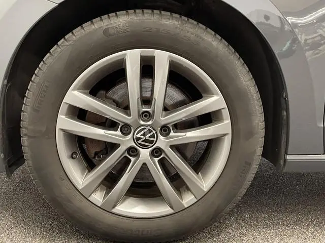 Volkswagen Touran 1.5 TSI DSG Highline  Navigatie  Parkeersensoren Cruise Control  Blind Spot Assist...