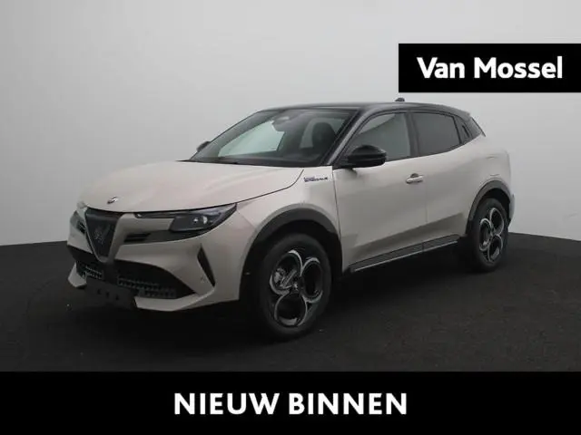 Alfa Romeo Junior 1.2 Turbo Hybrid Ibrida Sport Speciale | Techno Pack | Electrisch Panorama Schuifd...