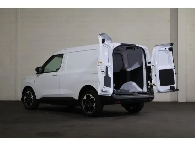 Ford E-Transit Courier
