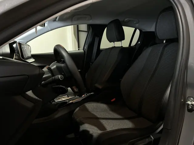 Peugeot e-208 EV Allure 50 kWh Warmtepomp | 3-fase lader | navigatie | zichtpakket Wordt verwacht 6...