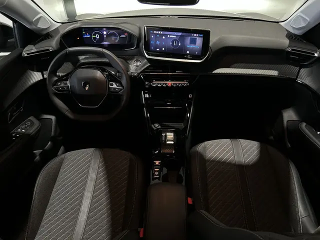 Peugeot e-208