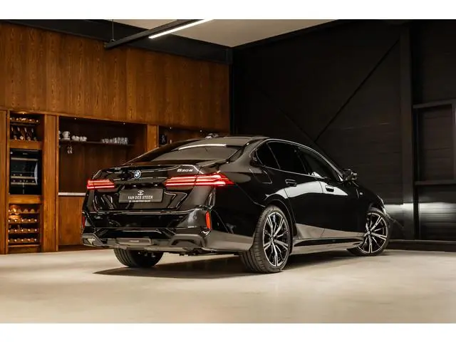 BMW 5-serie 530e M Sport Edition Panoramadak | H&K | Stoelventilatie