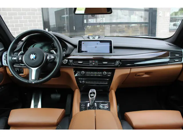 BMW X6 xDrive40d High Executive / M Sport / B&O / Schuifdak / HUD