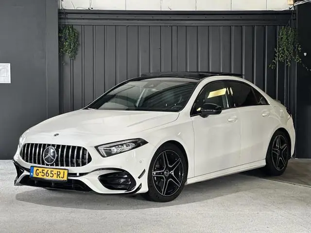 Mercedes-Benz A-klasse 180 Business Solution AMG | AMG-styling | Panoramadak | Achteruitrijcamera |...