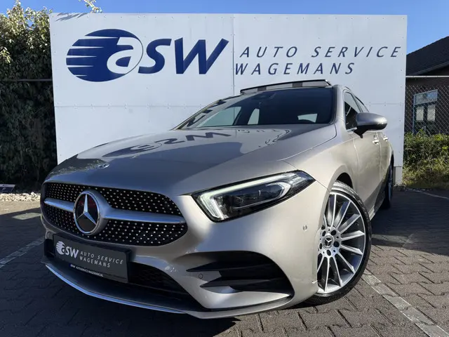 Mercedes-Benz A-klasse 250 4MATIC AMG-Line | Pano | Trekhaak | MultiBeam LED | Ambient Light | 19 in...