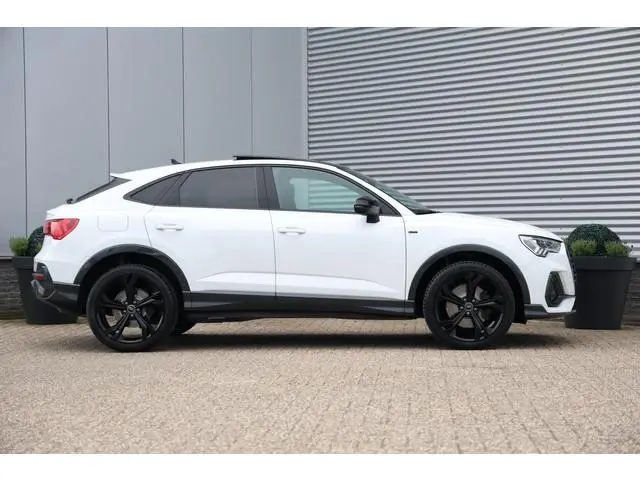 Audi Q3 Sportback 45 TFSI e S-Line 245PK Pano|Trekh|Matrix|Elek stoel.