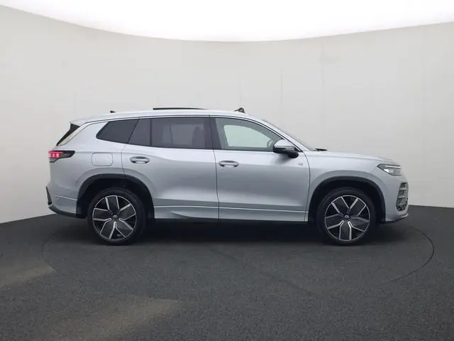 Volkswagen Tayron 1.5 eHybrid 200kW/272PK R-Line DSG · Panoramadak · 360°Camera + Parkeersensoren ·...
