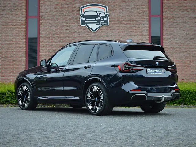 BMW iX3 High Executive M Sport | Trekhaak | SOH 100%