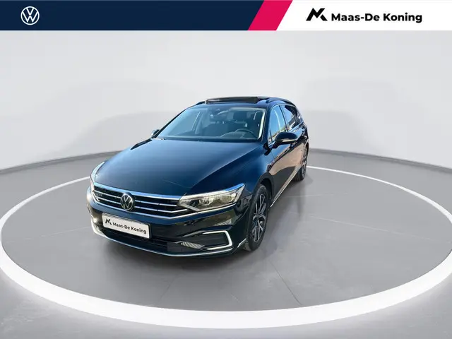 Volkswagen Passat Variant 1.4TSI PHEV 160kW/218PK GTE · Panoramadak · Trekhaak · Navigatie · Camera...