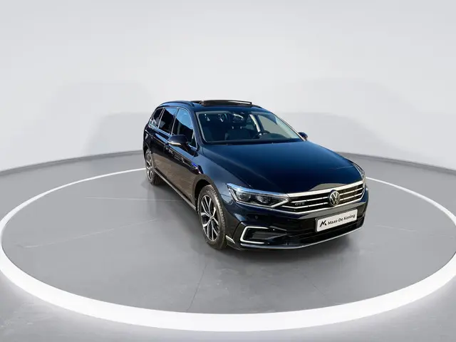 Volkswagen Passat Variant 1.4TSI PHEV 160kW/218PK GTE · Panoramadak · Trekhaak · Navigatie · Camera...