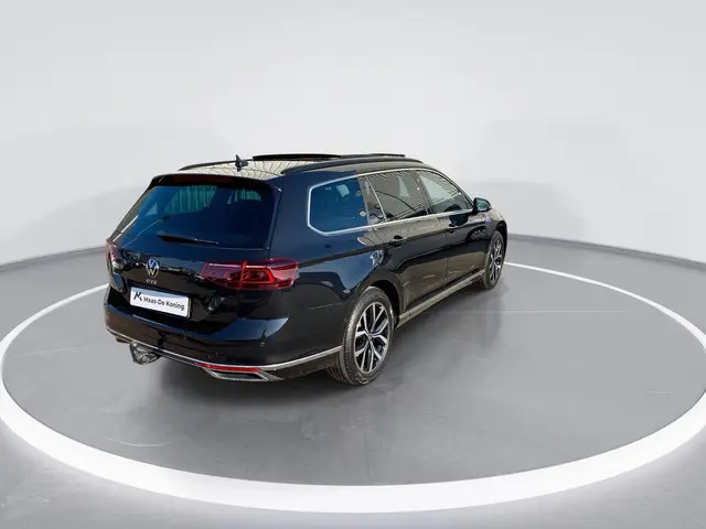 Volkswagen Passat Variant 1.4TSI PHEV 160kW/218PK GTE · Panoramadak · Trekhaak · Navigatie · Camera...