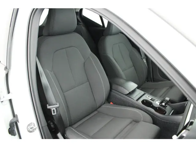 Volvo XC40 1.5 129pk Automaat T2 Core Camera Keyless Sportstoelen Stoelverwarming Navigatie