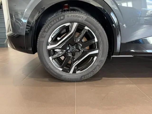 Peugeot e-3008