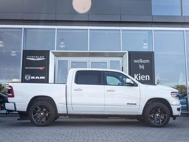 Dodge Ram 1500 5.7 V8 4x4 Crew Cab Sport Night edition | Elektrisch Sidebars | Pano-Dak | Groot Navi...