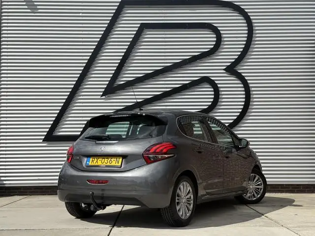 Peugeot 208 1.2 PureTech Blue Lease Executive 2e Eigenaar|Navi|Carplay|D-riem vv in 2025|Trekhaak|PD...
