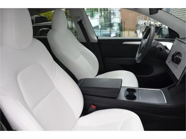 Tesla Model Y Long Range AWD 75 kWh Trekhaak (1.600kg), Enhanced AutoPilot3.0 (twv 3.800,-)