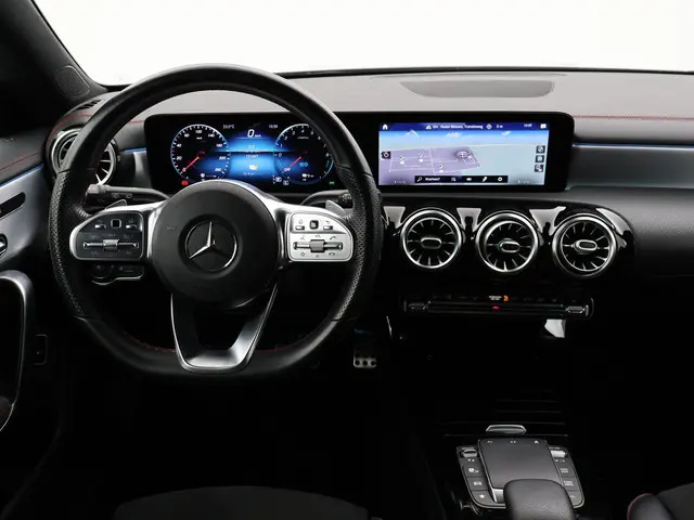 Mercedes-Benz CLA-klasse Shooting Brake 250e PLUG-IN HYBRID AMG SPORT + PANORAMA / ELEKTR. TREKHAAK...