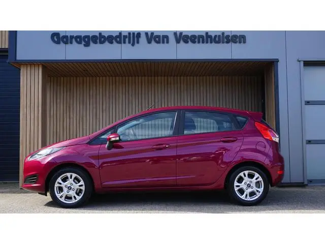 Ford Fiesta 1.0 65pk 5Drs Style Airco Navi Trekhaak 15inch LM Bluetooth *DIS.RIEM V.V.* NL auto 9710...