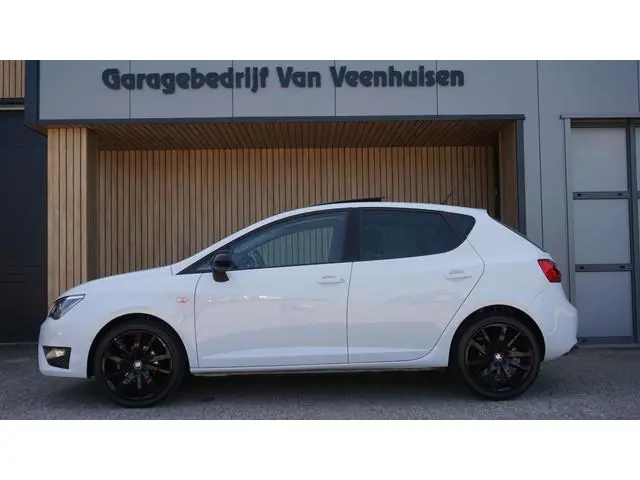 SEAT Ibiza 1.0 TSI 95pk FR Connect 5Drs Pano.Dak *Black Optik* Leder/Alcantara 17inch LM Xenon/LED *...