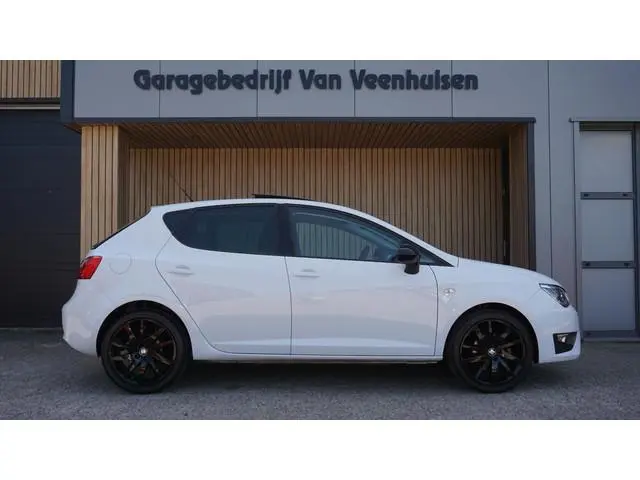 SEAT Ibiza 1.0 TSI 95pk FR Connect 5Drs Pano.Dak *Black Optik* Leder/Alcantara 17inch LM Xenon/LED *...