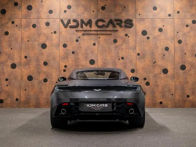 Aston Martin DB11