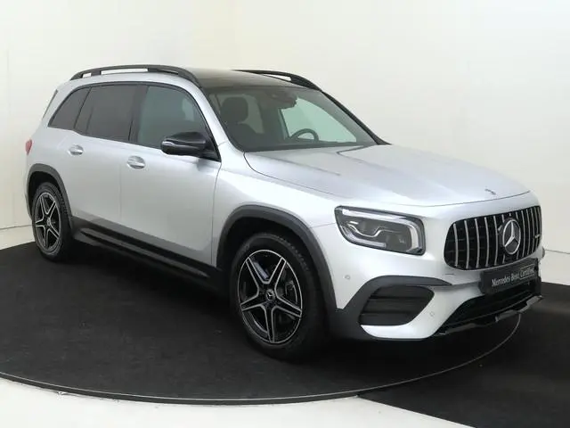 Mercedes-Benz GLB 200 Premium Plus AMG Line / Panoramadak / Memorystoelen / Multibeam LED / Nightpak...