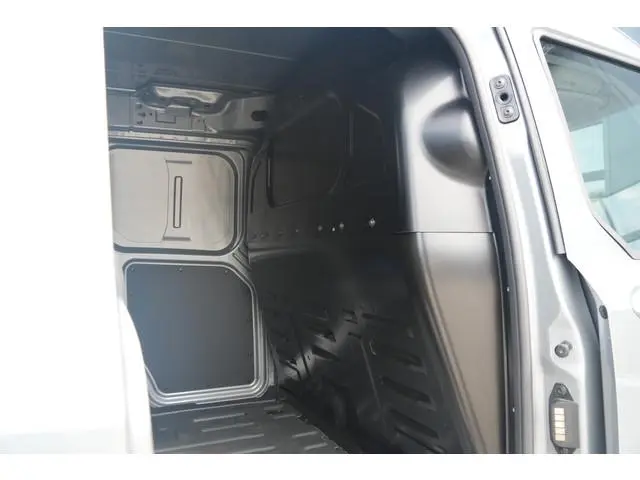 Ford E-Transit Courier