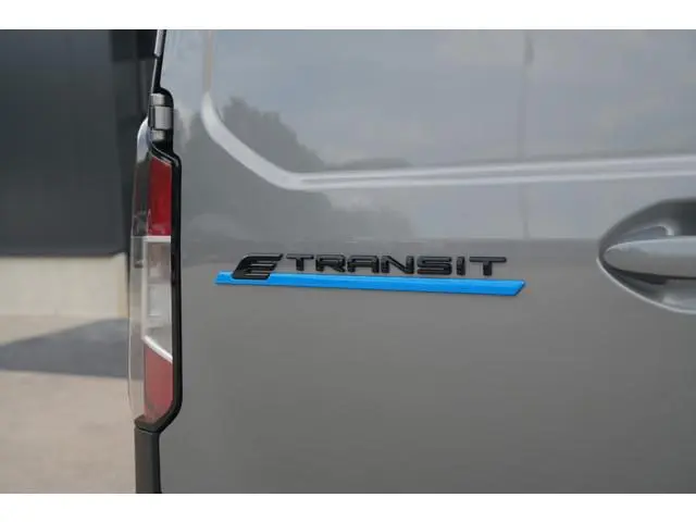 Ford E-Transit Courier