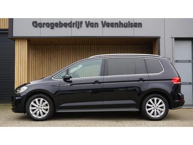 Volkswagen Touran 1.5 TSI 150PK 7-Zits DSG R-Line & Highline LED Keyless 17inch LM Stoel & Stuurverw...