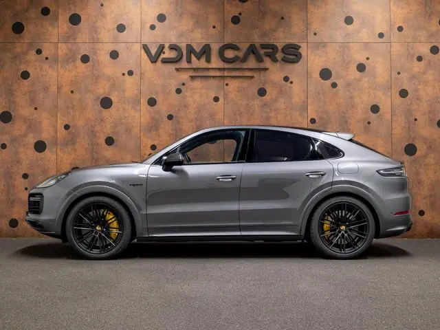 Porsche Cayenne Coupé 4.0 Turbo S E-Hybrid | Carbon | Burmester | Trekhaak | HUD | InnoDrive | Achte...