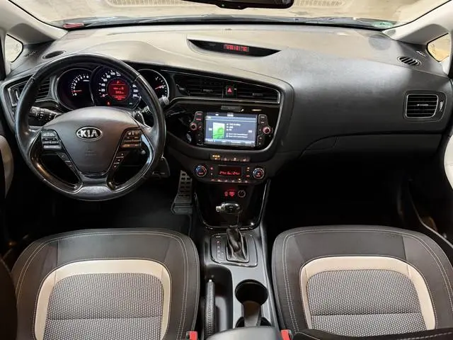 Kia cee'd Sportswagon 1.6 GDI AUT DynamicLine | Navi | Stoel & Stuur verwarming | Camera | PDC V+A |...