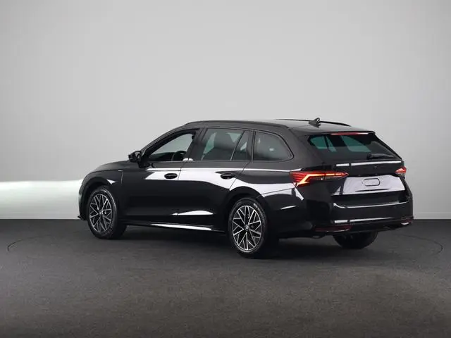 Skoda Octavia Combi Sportline Business m-HEV 1.5 TSI 150 pk DSG-7 | Navigatie pakket | Trekhaak wegk...