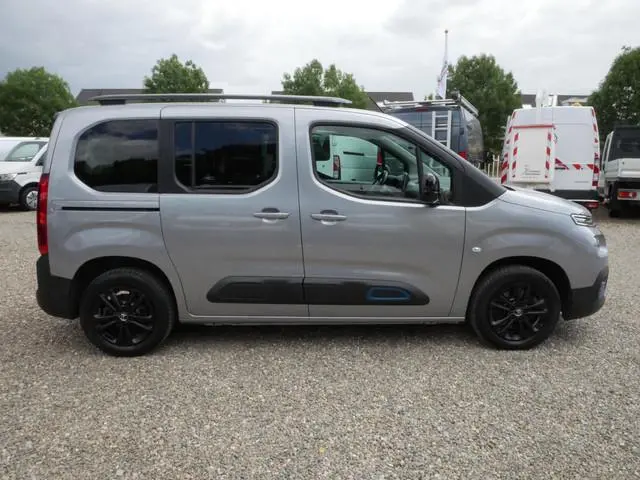 Citroen ë-Berlingo Shine MPV 50kWh SOH 93,5% Airco trekhaak incl. btw