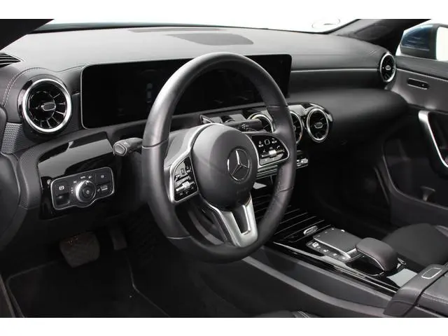 Mercedes-Benz CLA-klasse 200 Automaat Progressive Navigatie Climate Control Led Trekhaak Stoelverwar...