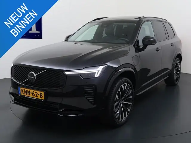 Volvo XC90 2.0 T8 Plug-in hybrid AWD Ultra Dark VAN:77.900,- VOOR:71.877,- UW HERFSTVOORDEEL:6.023,-...