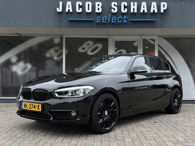 BMW 1-serie 125i Centennial / Automaat / 225PK / Leder / Keyless / Camera / Sensoren V+A /