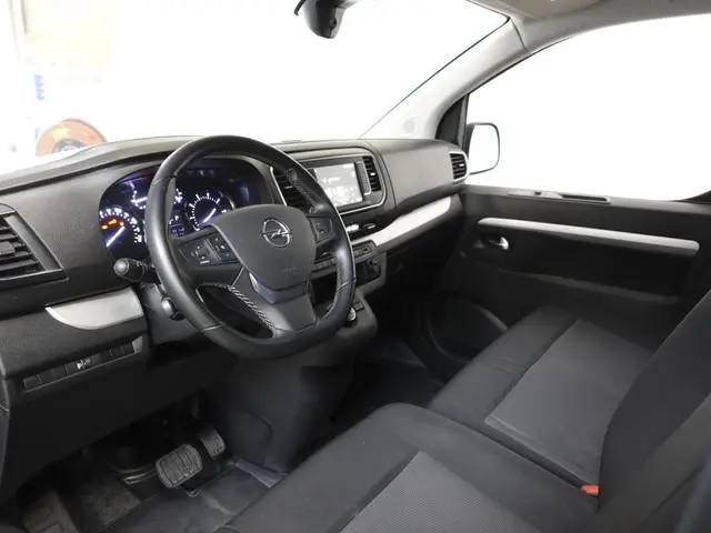 Opel Vivaro 2.0 BlueHDi 145PK L3 Automaat Airco Bluetooth Cruise Control Trekhaak Navigatie