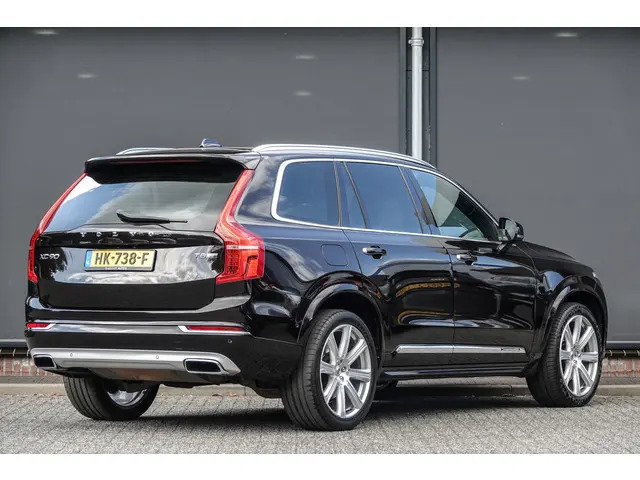 Volvo XC90 T8 Twin Engine 408Pk Aut. | Plug In Hybrid | AWD | Inscription | 7-Persoons | Panoramadak | Luchtvering | Achteruitrijcamera | 21'' | Ember Black