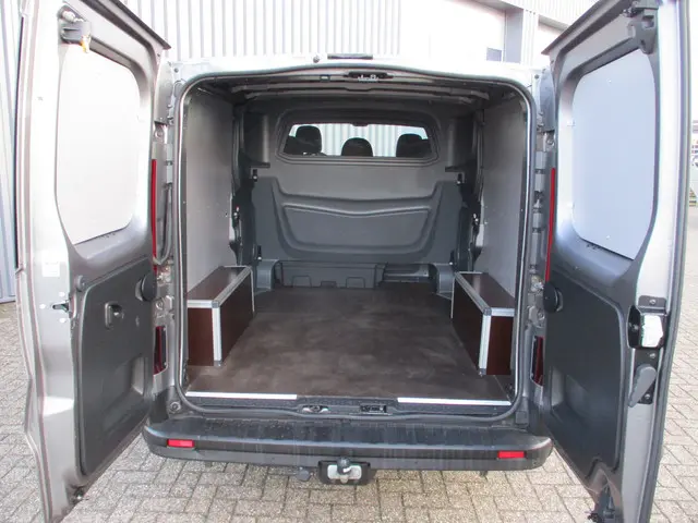 Nissan NV300