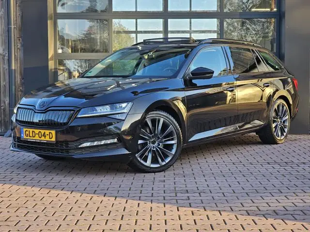 ŠKODA Superb Combi 1.4 TSI iV Business Edition Plus | Pano | Trekhaak | Matrix LED | Stoel & stuurve...