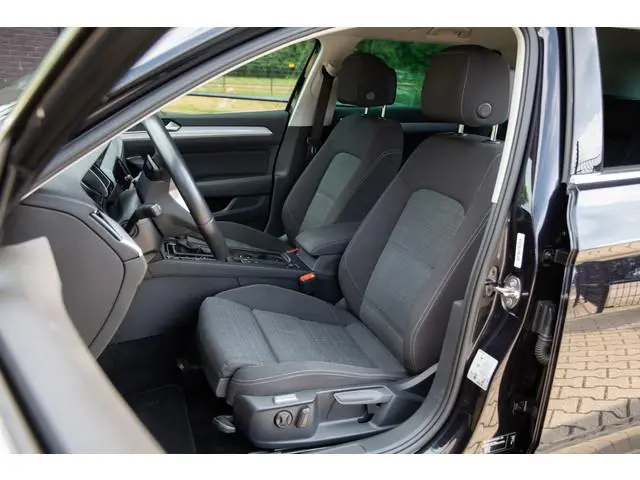 Volkswagen Passat Variant 1.5 TSI R-Line Business + , Adap. cruise, Trekhaak, Carplay, Memory, 