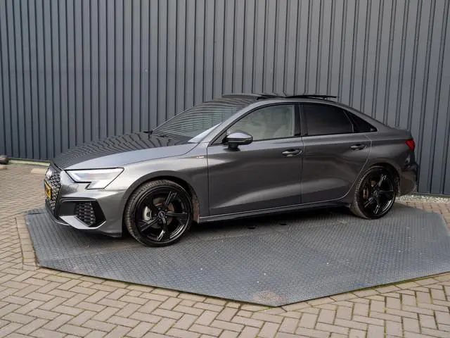 Audi A3 Limousine 35 TFSI S edition | S-Line | Matrix LED | Panodak | Stoelgeheugen | Camera | Prijs...