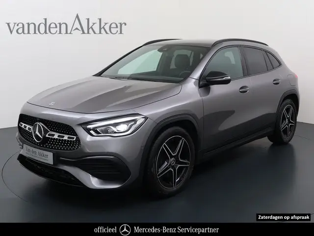 Mercedes-Benz GLA 180 AMG // Camera // Elek. Achterklep // Sfeerverlichting // Night pakket // 19" A...