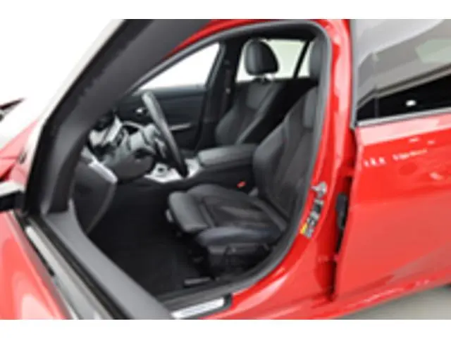 BMW 3-serie Touring 330e xDrive M Sport | Pano | HUD | Camera | Elek. Trekhaak | 19'' | Stoelverw. |...