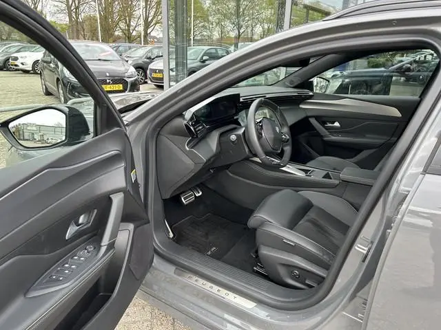 Peugeot e-308