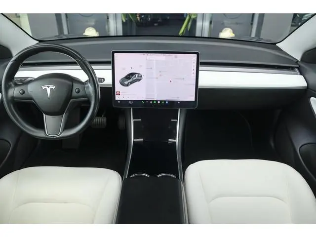 Tesla Model 3 Long Range 351pk AWD 75 kWh *BTW* *SOH 85%* Panoramadak 19" LMV Sport Autopilot